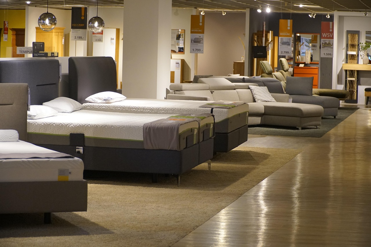 How to choose the right mattress by testing firmness and support in a mattress showroom.